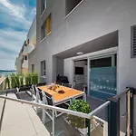 Mm Luxury Diamond & Silver Apartment