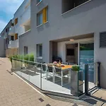 Mm Luxury Diamond & Silver Apartment